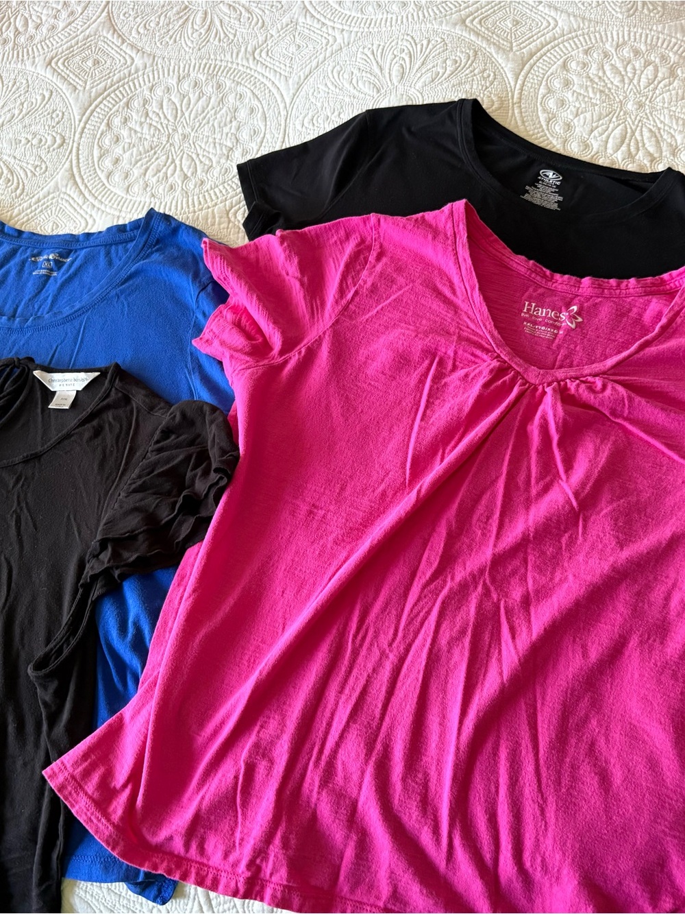 BUNDLE 4 Eddie Bauer/Hanes  XL Women’s Pink/Blue/Black/Black Short Sleeve T’s.